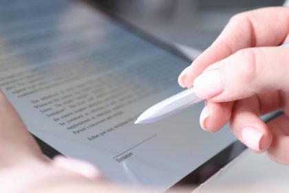 Contratos Eletrônicos e sua Validade Legal:  Aprenda Sobre o Tema com o Curso de Direito Digital