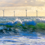 A força dos oceanos como fonte de energia renovável: Fernando Trabach explica como a energia das marés pode transformar o futuro elétrico com sustentabilidade.