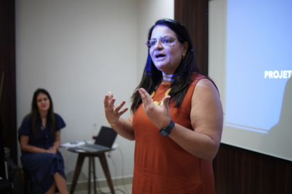 A sala de aula invertida aplicada com livros paradidáticos amplia a participação e autonomia dos alunos. Sigma Educação e Tecnologia Ltda destaca o potencial dessa metodologia.