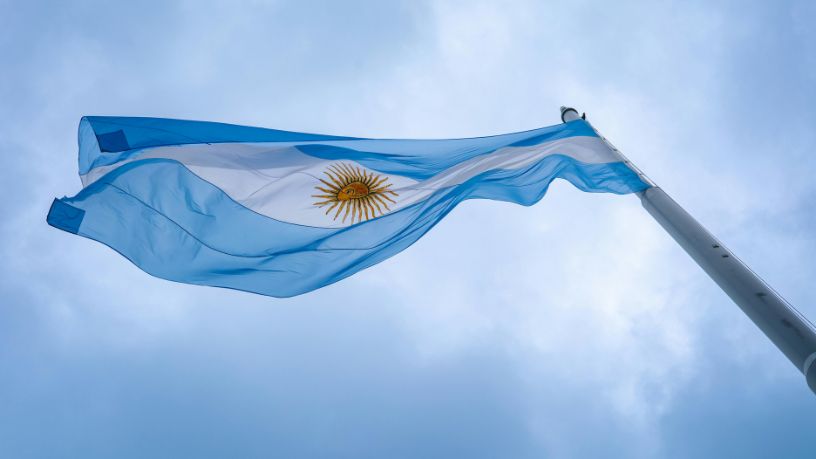 Sob Milei, consumo de produtos estrangeiros na Argentina cresce 55% e revela nova dinâmica econômica