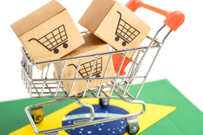 Crise no Estreito de Ormuz volta a preocupar: frete internacional sobe e pode encarecer as compras online no Brasil