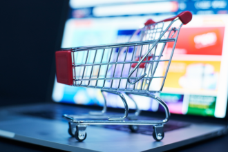 Pix Automático completa um ano e ganha força no e-commerce: entenda o que muda para quem compra em marketplaces