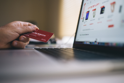 União Europeia cria taxa de 3 euros sobre compras da Shein, Temu e AliExpress